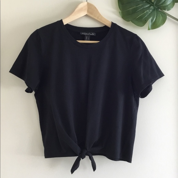 Cute and simple black tie-front crop top 🍄
